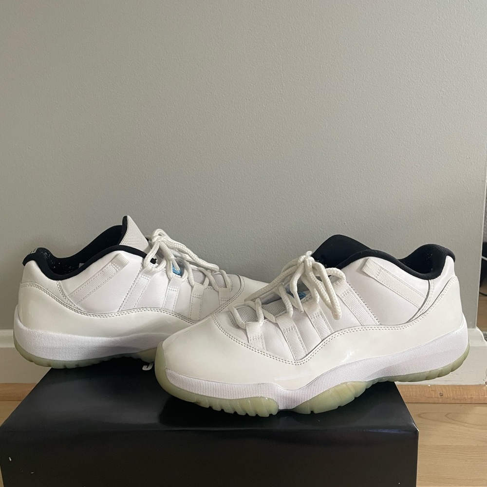 Jordan 11 Low “Legend Blue”
